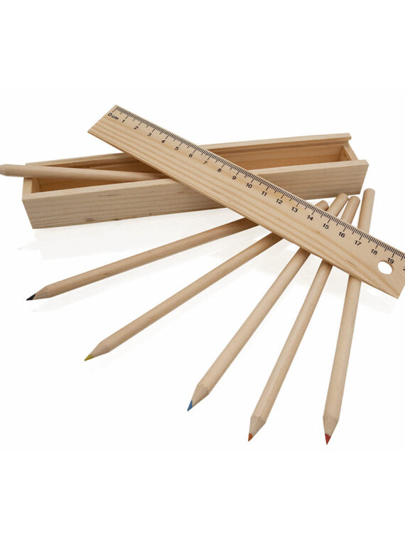 scatola in legno con matite
