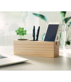 Supporto da scrivania in legno con portapenne e portacellulare e semi di trifoglio.