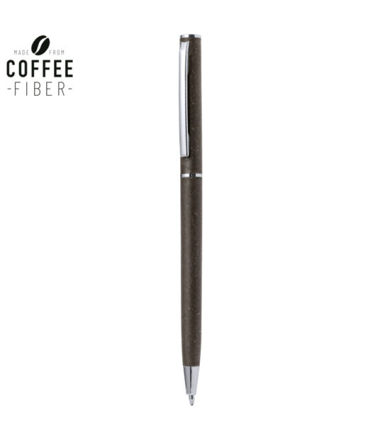 Penna con fusto in fibra di caffè. Clip in metallo e finiture cromate. Meccanismo a rotazione e inchiostro blu.