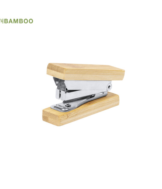 Pratica cucitrice di piccole dimensioni in robusto bambù, include 50 punti metallici. Presentata in una scatola kraft di design.