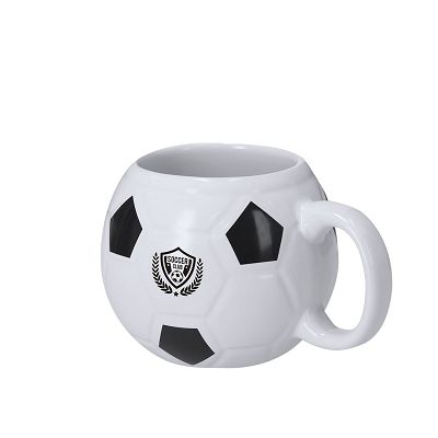 Tazza in ceramica con design classico da calcio con capacità di 440 ml.
